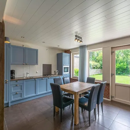 Hébergement de vacances Near Dutch Coast With Private Garden *